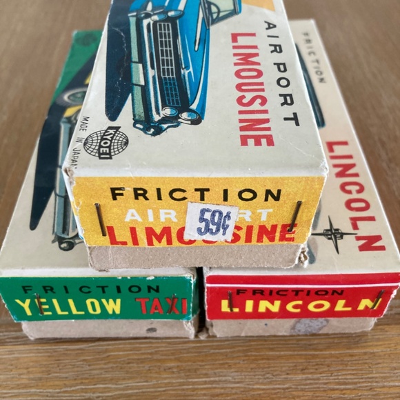 3 Vintage tin friction toy cars in their boxes - Picture 8 of 11